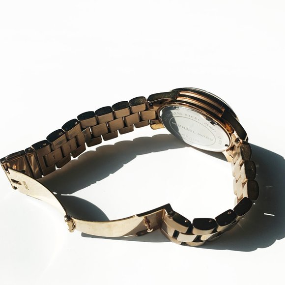 MICHAEL KORS • Rose Gold Watch - Picture 8 of 9